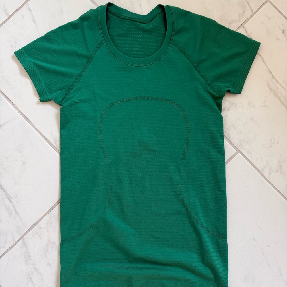 Lululemon Swiftly Tech Short-Sleeve Shirt 2.0
Hip Length